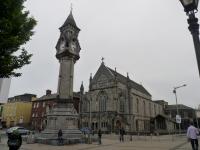 Eglise dominicaine et horloge